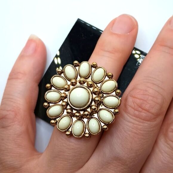 LARGE chunky gold and ivory flower mandala boho ring - Picture 1 of 5